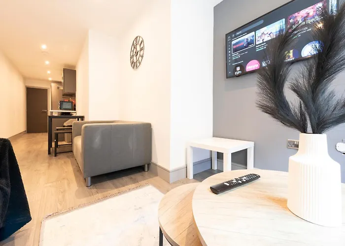 1 Bedroom Luxury Serviced *